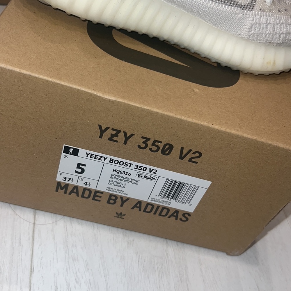 Yeezyz - Picture 7 of 7